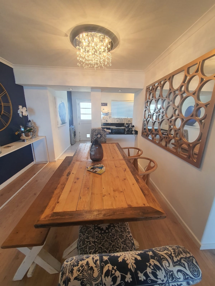 To Let 2 Bedroom Property for Rent in Bantry Bay Western Cape